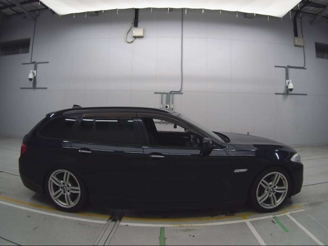BMW 5 SERIES 2012