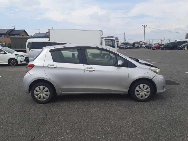 TOYOTA VITZ 2012