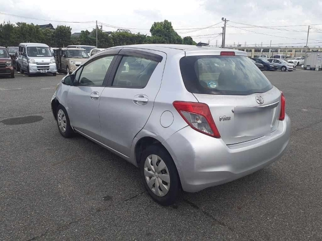TOYOTA VITZ 2012