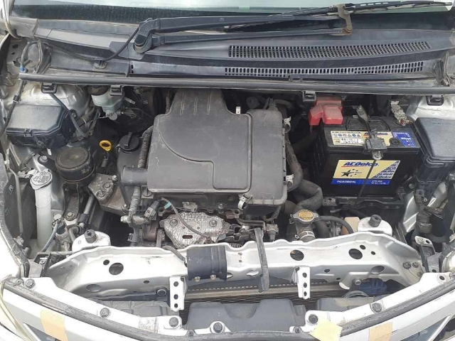 TOYOTA VITZ 2012