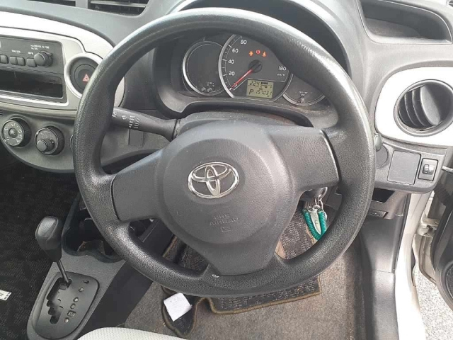 TOYOTA VITZ 2012