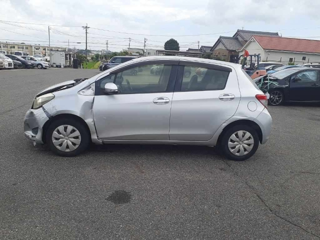 TOYOTA VITZ 2012