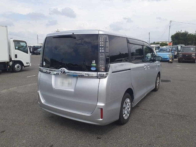 TOYOTA VOXY 2016