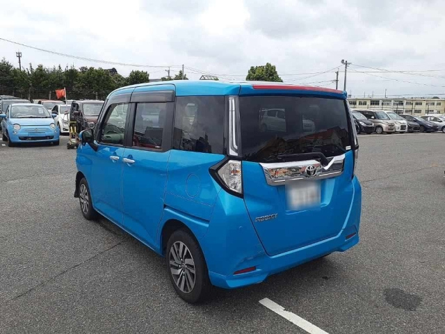 TOYOTA ROOMY 2023