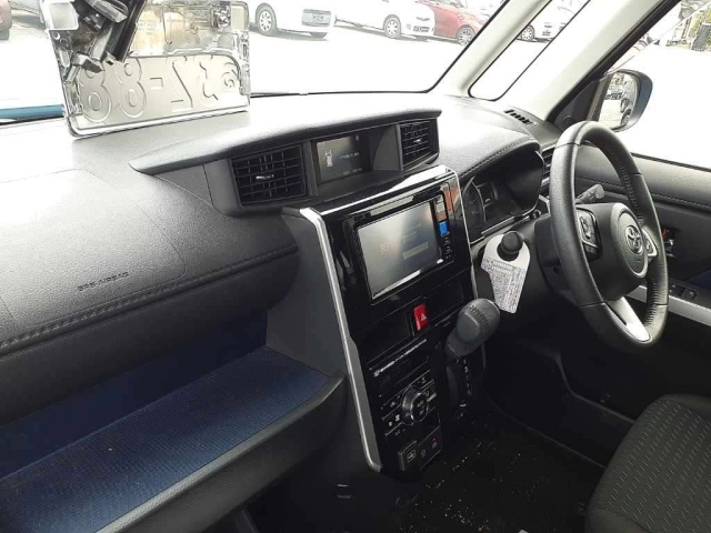 TOYOTA ROOMY 2023