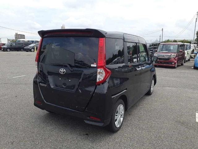 TOYOTA ROOMY 2022
