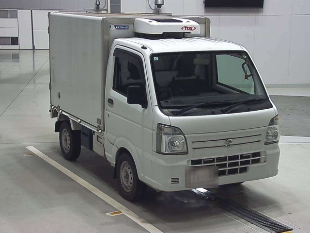 NISSAN CLIPPER TRUCK 2015