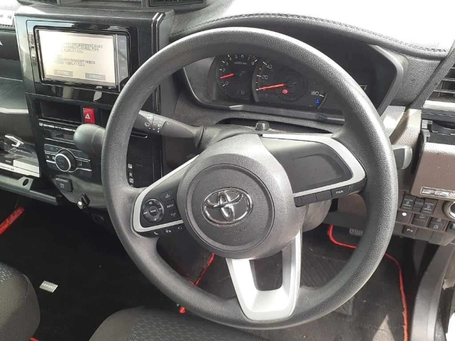 TOYOTA ROOMY 2022