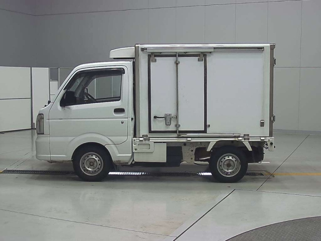 NISSAN CLIPPER TRUCK 2015