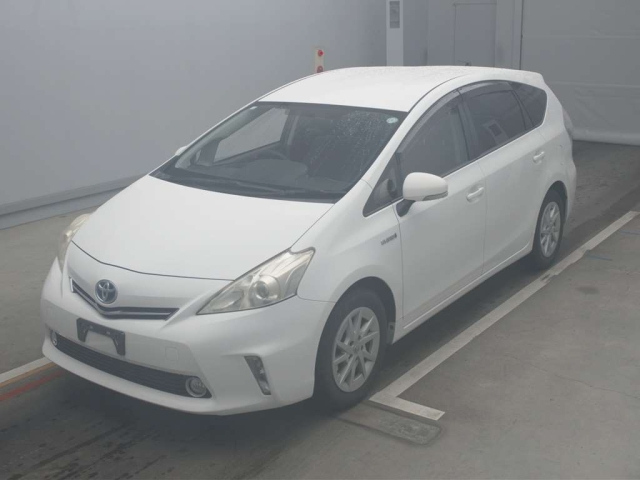 TOYOTA PRIUS ALPHA 2012