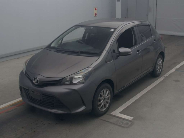 TOYOTA VITZ 2016
