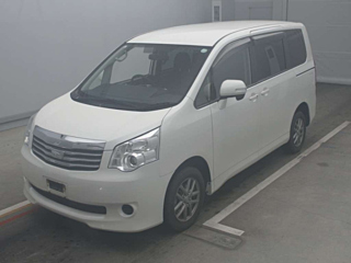 TOYOTA NOAH 2013