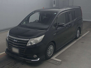 TOYOTA NOAH 2015