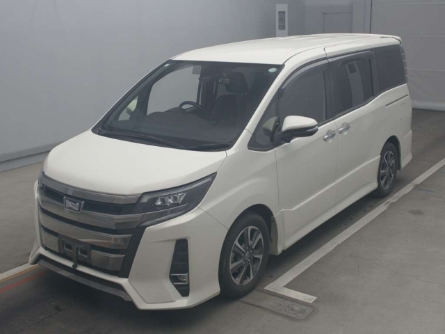 TOYOTA NOAH 2018