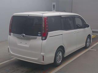 TOYOTA NOAH 2014