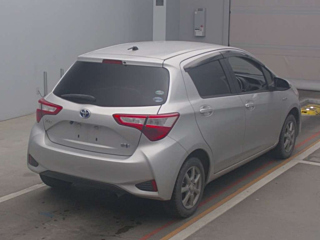 TOYOTA VITZ 2017