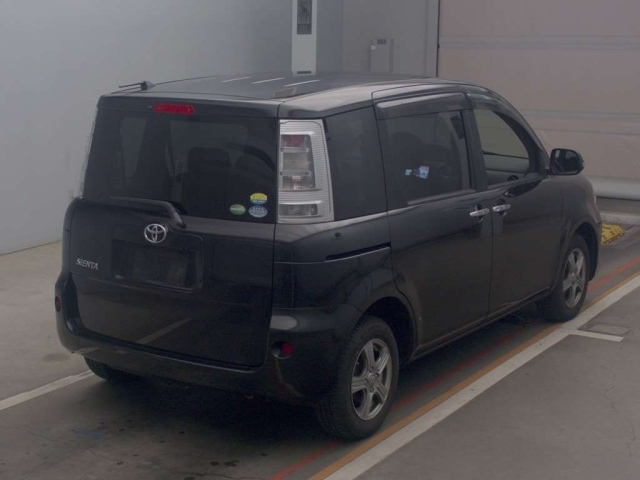 TOYOTA SIENTA 2014