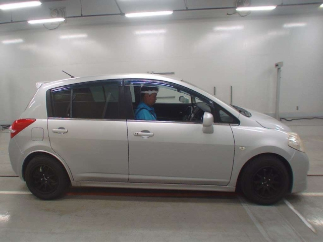 NISSAN TIIDA 2009