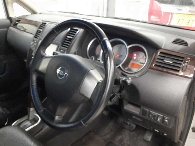 NISSAN TIIDA 2009