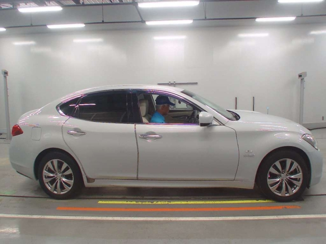 NISSAN FUGA 2011