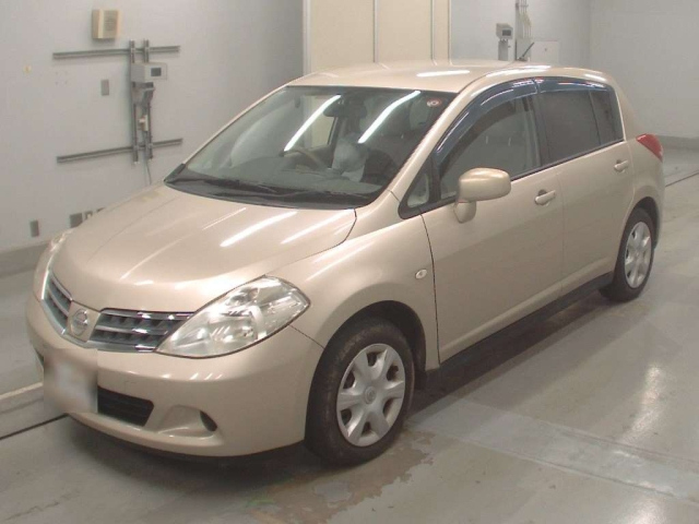 NISSAN TIIDA 2010
