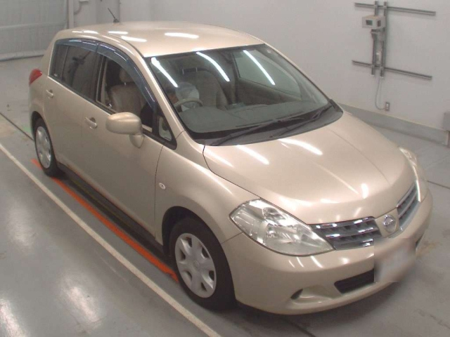 NISSAN TIIDA 2010