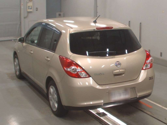 NISSAN TIIDA 2010