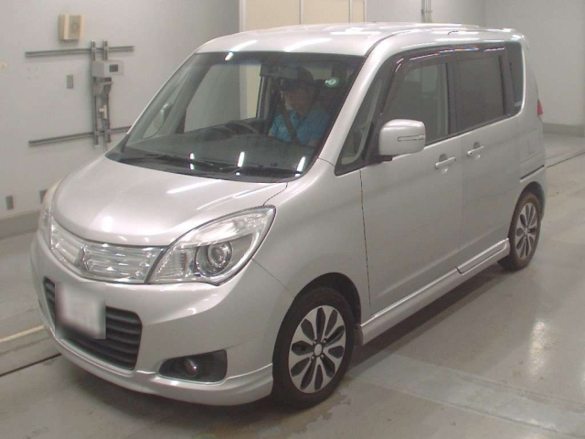 MITSUBISHI DELICA D2 2015