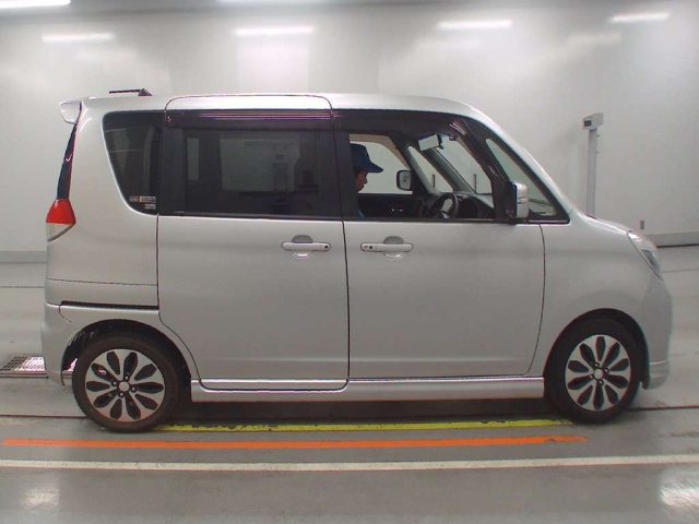 MITSUBISHI DELICA D2 2015