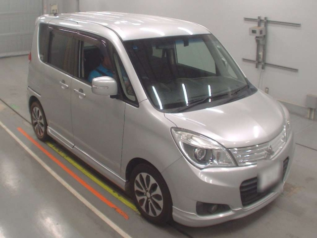 MITSUBISHI DELICA D2 2015