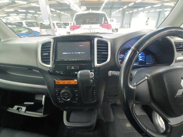 MITSUBISHI DELICA D2 2015