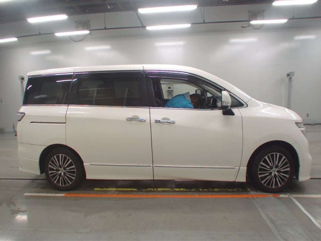 NISSAN ELGRAND 2018