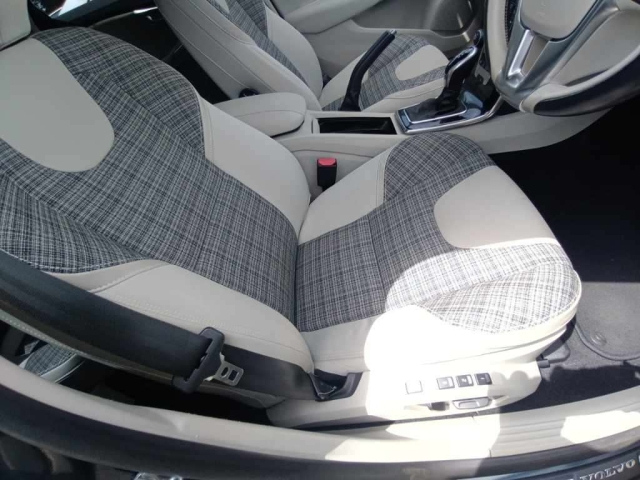VOLVO V40 2016