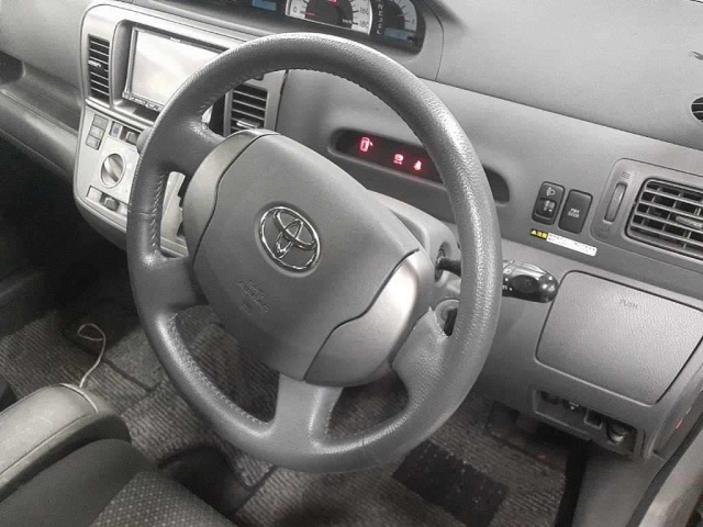 TOYOTA RAUM 2008
