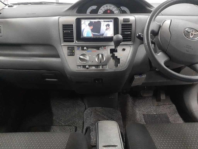 TOYOTA RAUM 2008