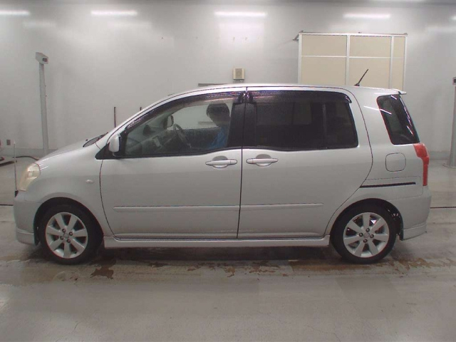 TOYOTA RAUM 2008