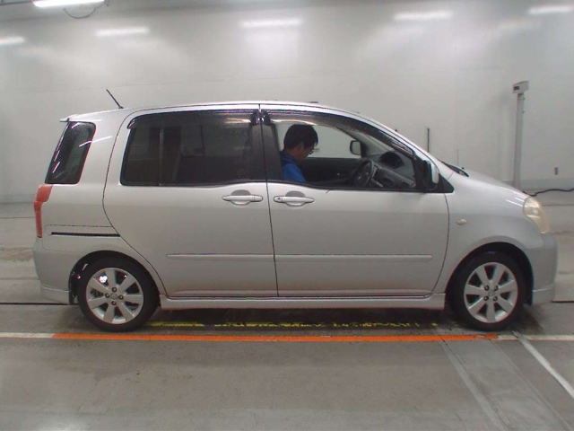 TOYOTA RAUM 2008