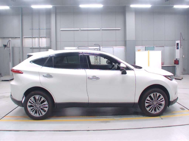 TOYOTA HARRIER 2022