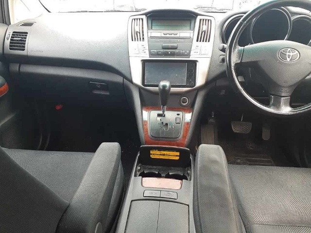 TOYOTA HARRIER 2010