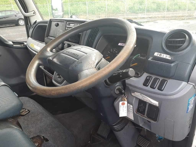 MITSUBISHI CANTER 2011