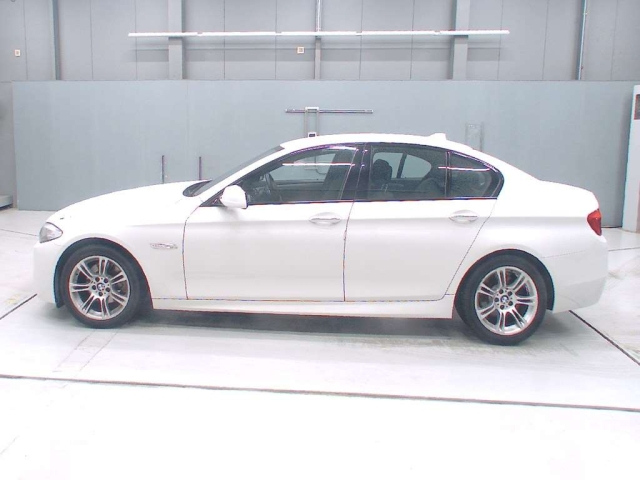 BMW 5 SERIES 2011