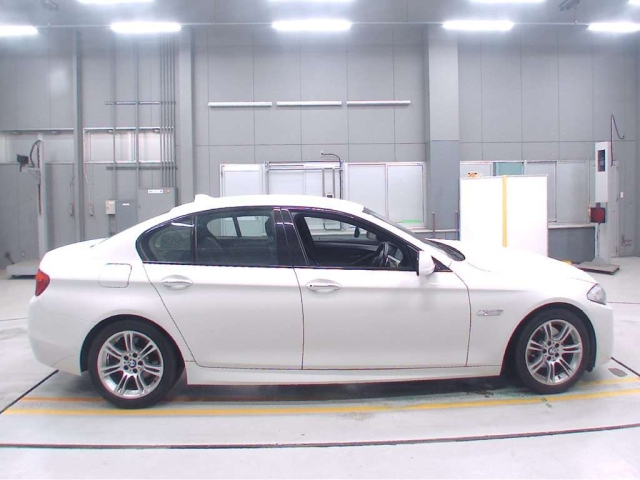 BMW 5 SERIES 2011