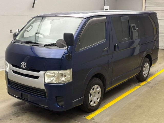 TOYOTA HIACE VAN 2016
