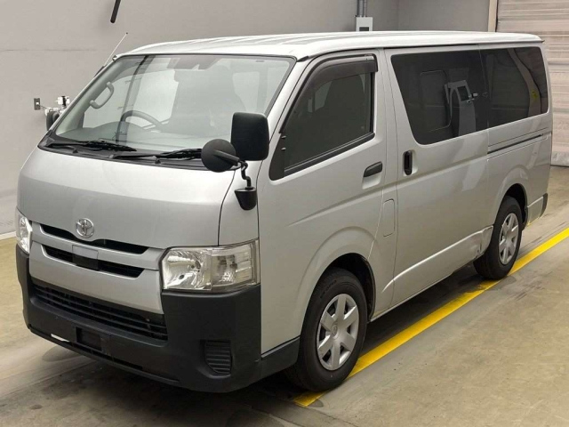 TOYOTA HIACE VAN 2018