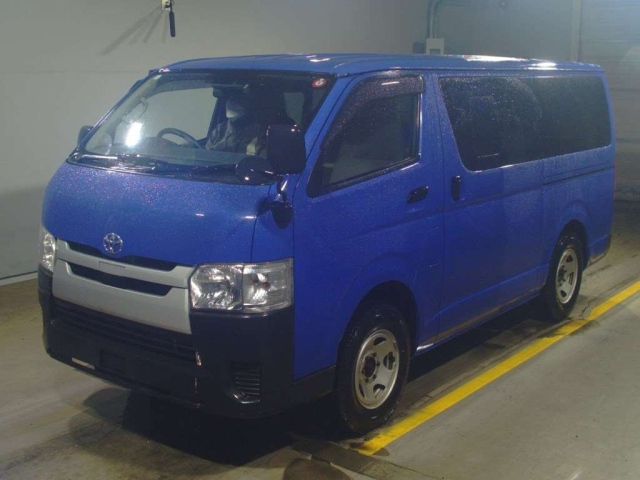 TOYOTA HIACE VAN 2018