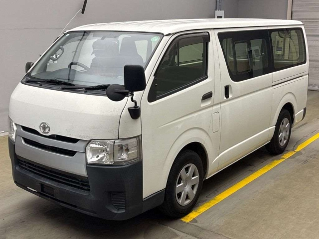 TOYOTA HIACE VAN 2016