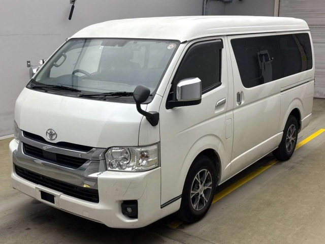 TOYOTA HIACE 2022