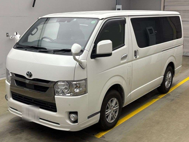 TOYOTA HIACE VAN