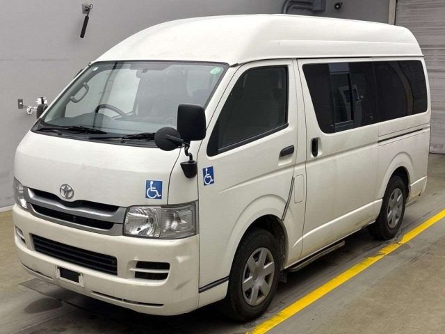 TOYOTA HIACE VAN 2010