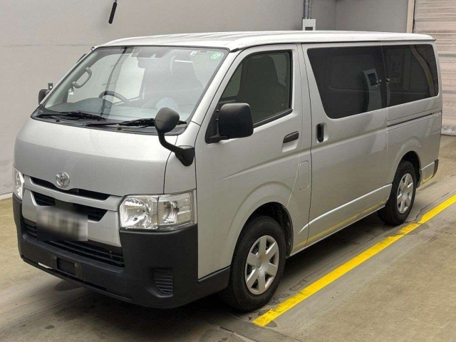 TOYOTA HIACE VAN 2020
